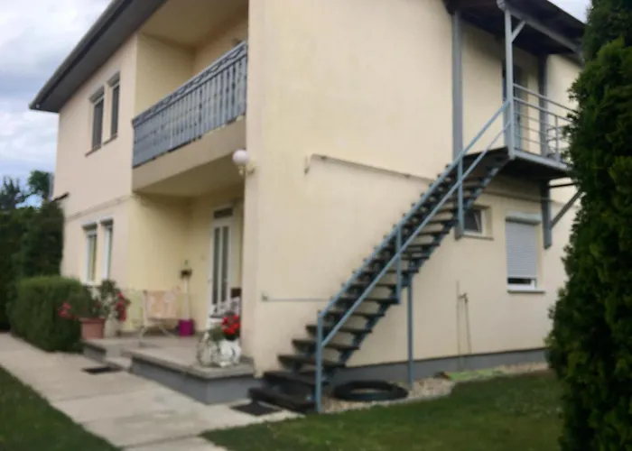 Szalmaház * Balatonlelle